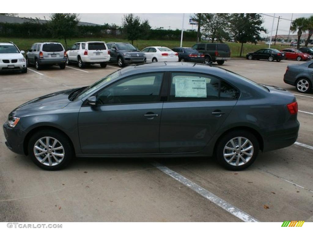 2011 Jetta SE Sedan - Platinum Gray Metallic / Titan Black photo #4