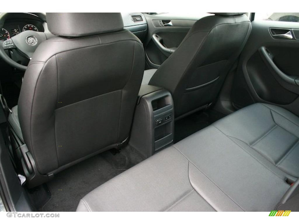 Titan Black Interior 2011 Volkswagen Jetta SE Sedan Photo #39386665