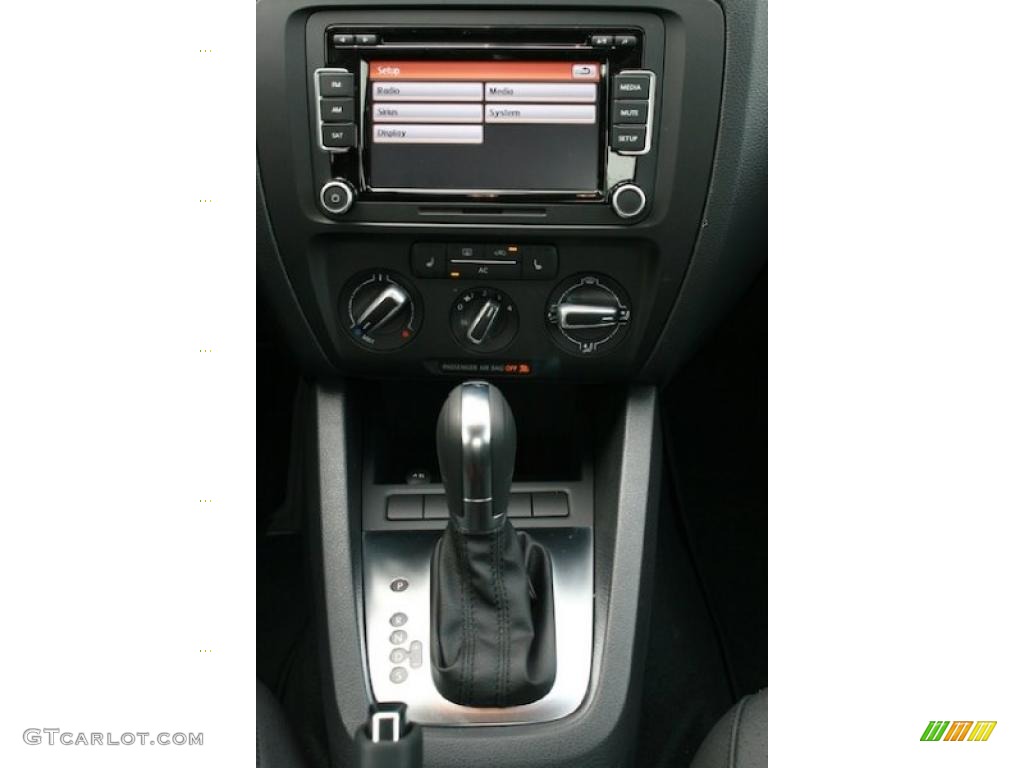 2011 Jetta SE Sedan - Platinum Gray Metallic / Titan Black photo #16