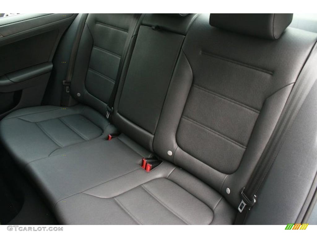 Titan Black Interior 2011 Volkswagen Jetta SE Sedan Photo #39386673