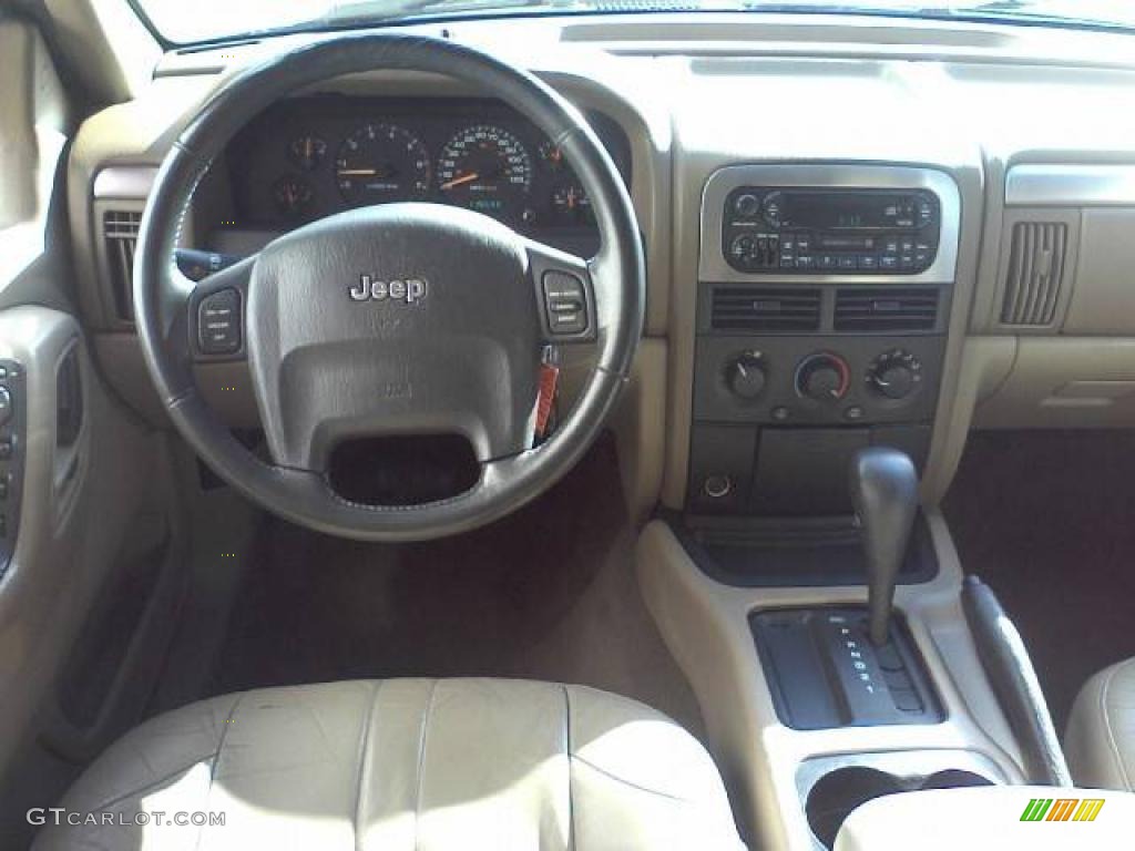 2002 Grand Cherokee Laredo - Black / Sandstone photo #5