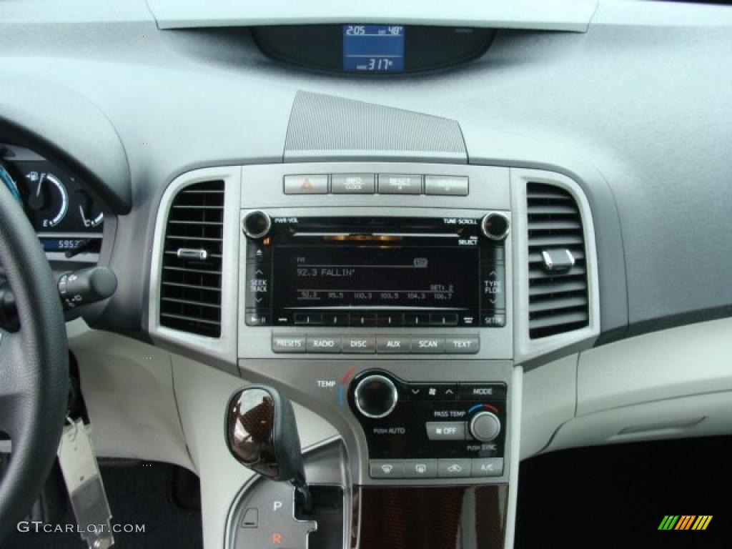 2010 Toyota Venza AWD Controls Photo #39390585