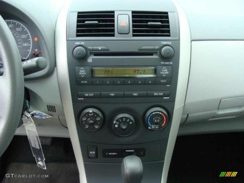 2009 Toyota Corolla LE Controls Photo #39392537