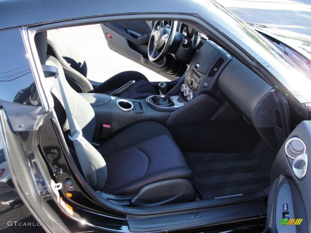 NISMO Black/Red Interior 2009 Nissan 370Z NISMO Coupe Photo #39396677