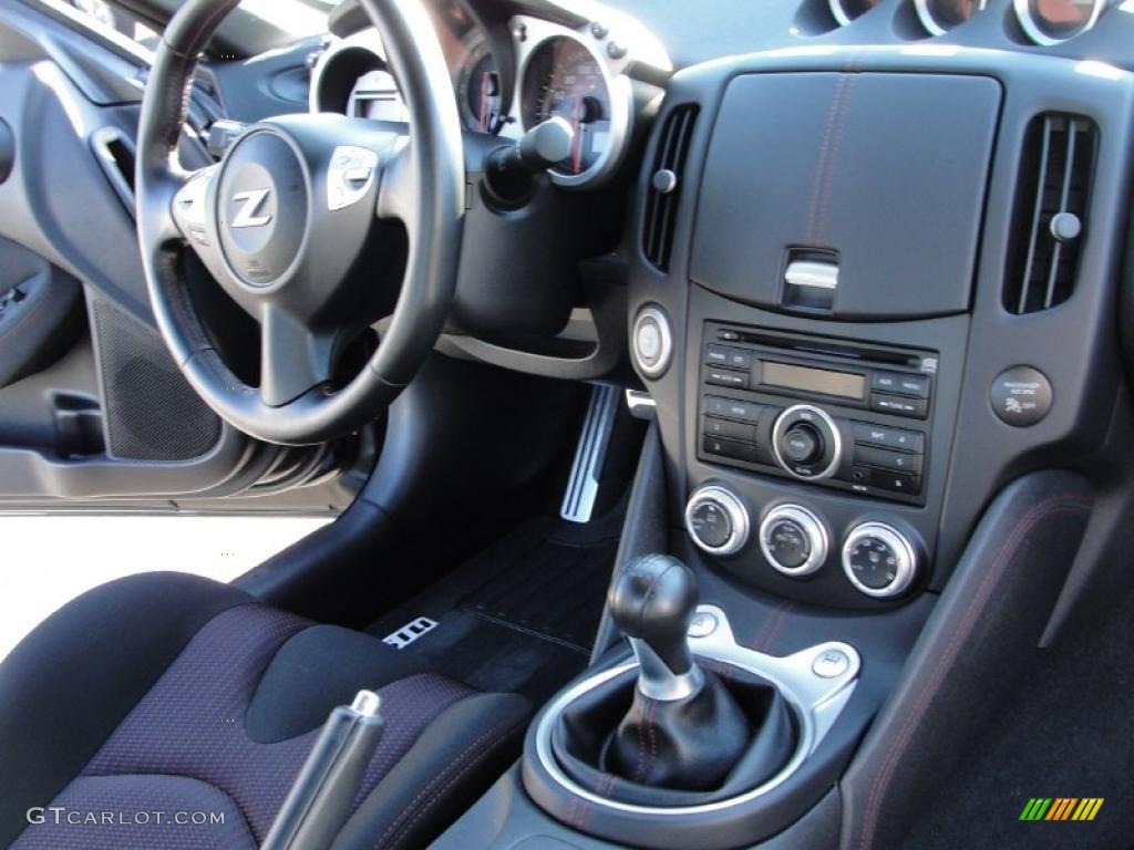 2009 Nissan 370Z NISMO Coupe NISMO Black/Red Dashboard Photo #39396689