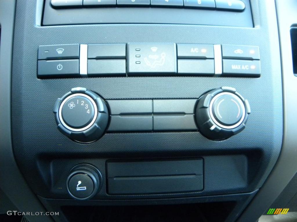 2010 Ford F150 XL Regular Cab Controls Photo #39399381