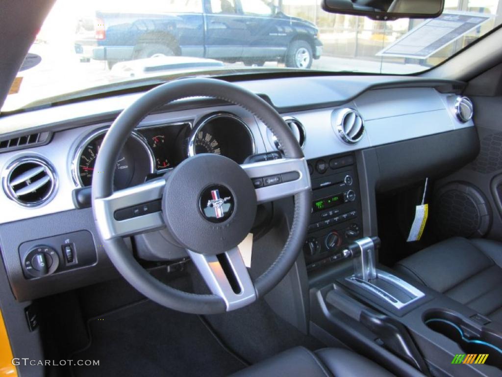 Dark Charcoal Interior 2009 Ford Mustang GT Premium Coupe Photo #39400013