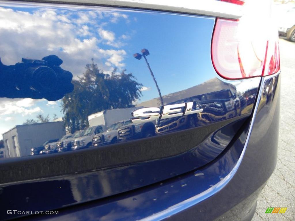 2011 Ford Taurus SEL Marks and Logos Photos