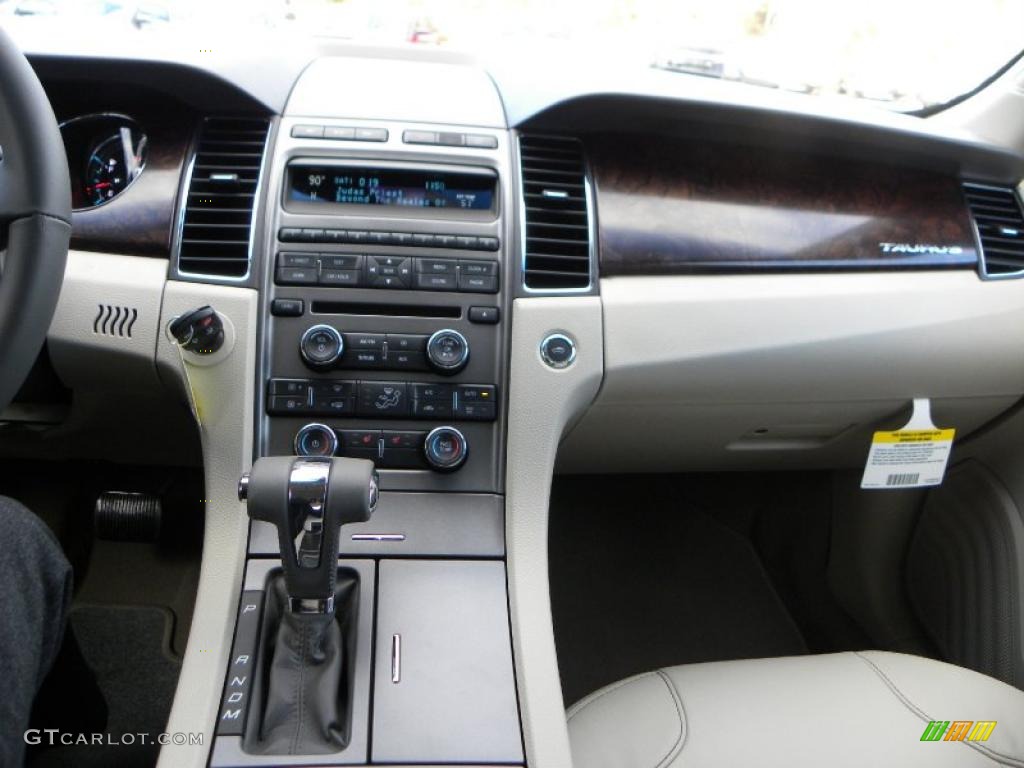 2011 Ford Taurus SEL Light Stone Dashboard Photo #39400105