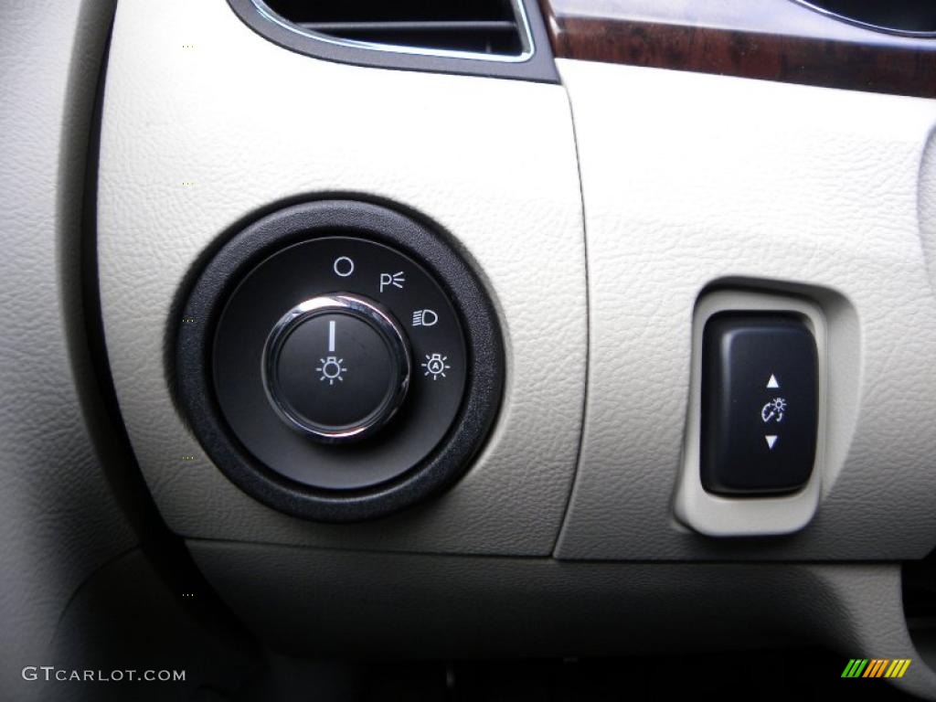 2011 Ford Taurus SEL Controls Photo #39400149