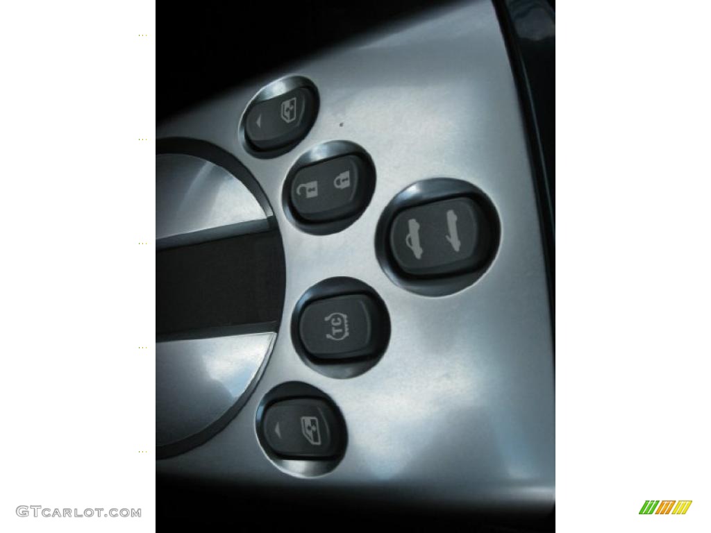 2005 Chevrolet SSR Standard SSR Model Controls Photo #39400185