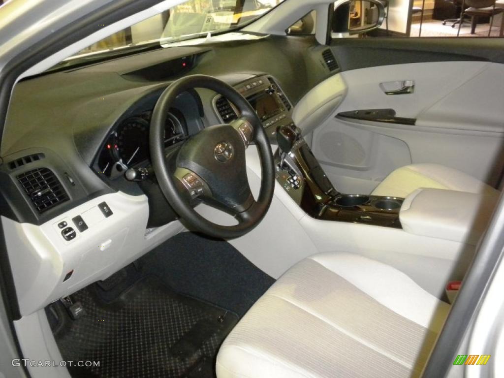 Gray Interior 2010 Toyota Venza V6 Photo #39403797