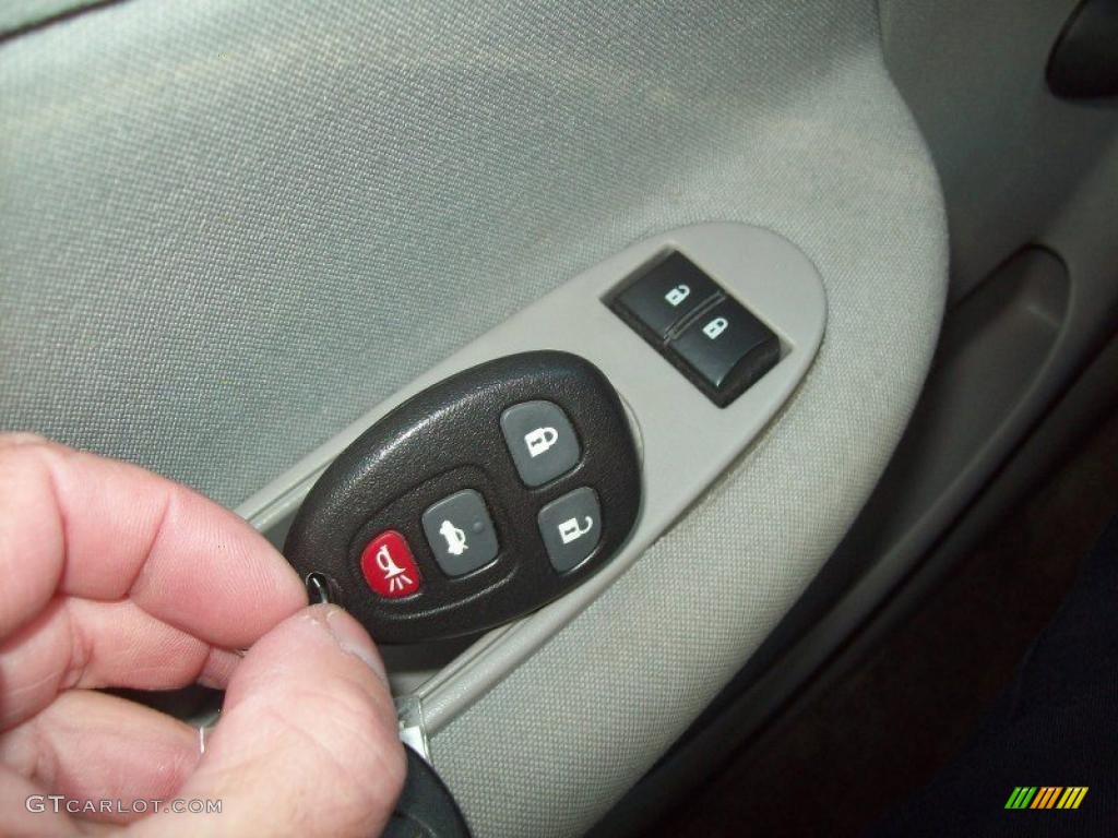 2005 Cobalt Sedan - Blue Granite Metallic / Gray photo #6