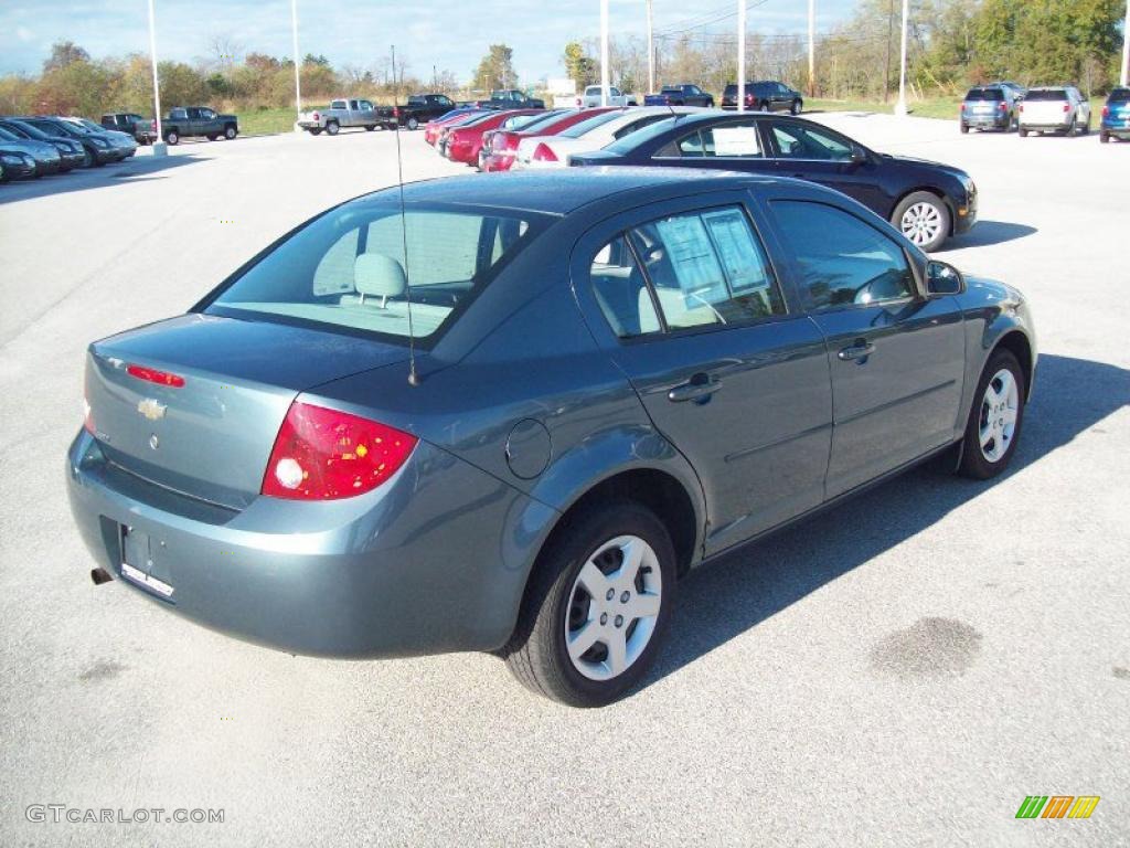 2005 Cobalt Sedan - Blue Granite Metallic / Gray photo #12