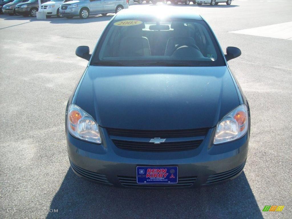 2005 Cobalt Sedan - Blue Granite Metallic / Gray photo #18