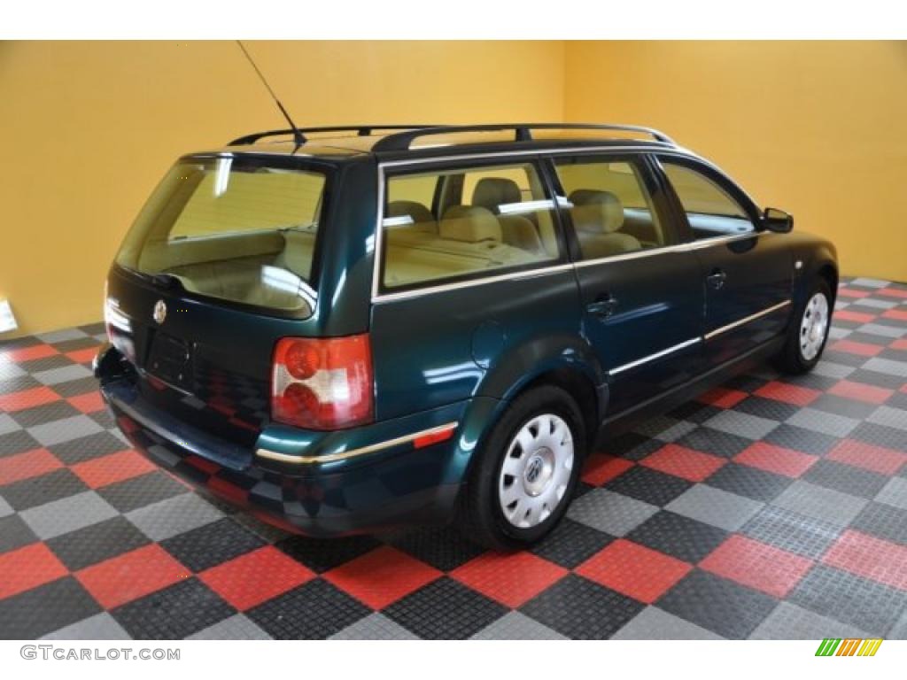 2002 Passat GLS Wagon - Pine Green Metallic / Beige photo #4