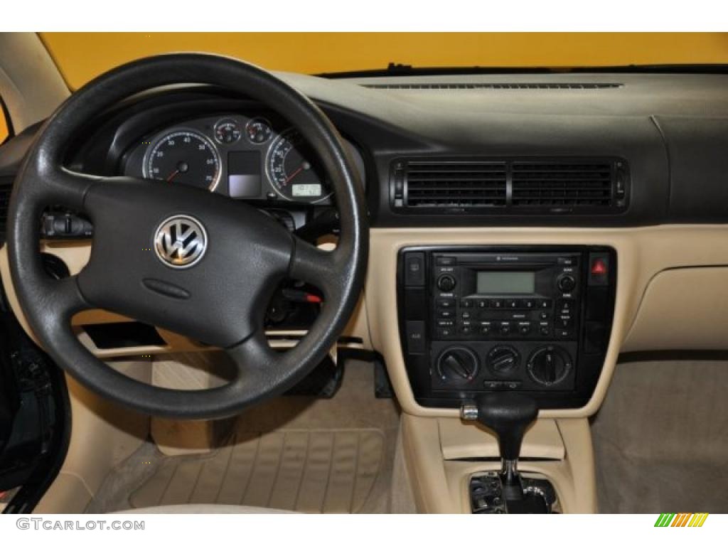 2002 Passat GLS Wagon - Pine Green Metallic / Beige photo #5