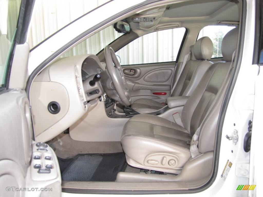 Taupe Interior 2005 Pontiac Bonneville SLE Photo #39411205