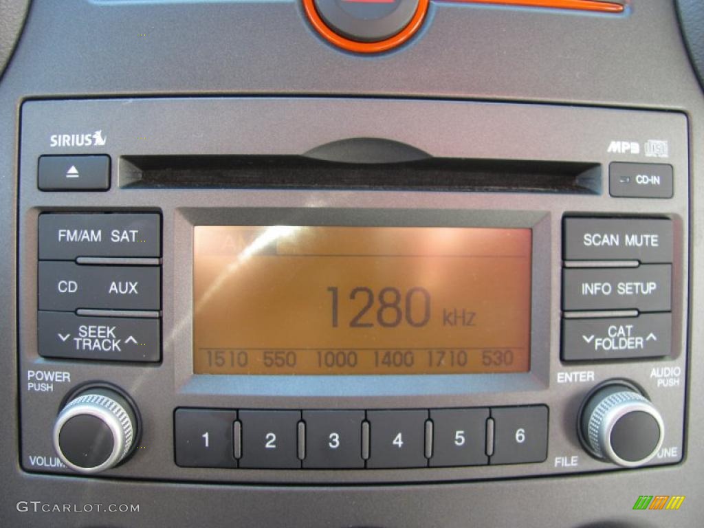 2010 Kia Rondo LX Controls Photo #39411541