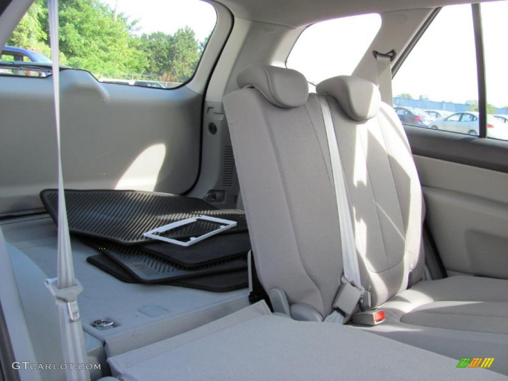 Gray Interior 2010 Kia Rondo LX Photo #39411557