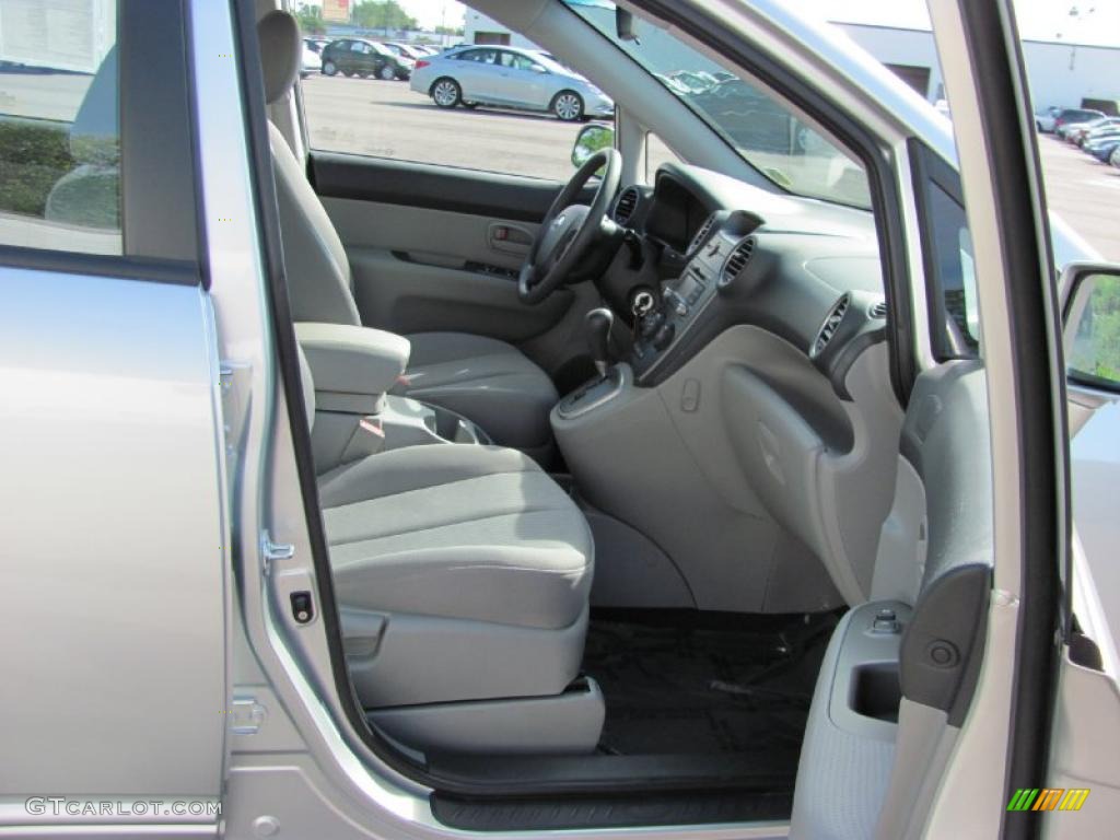 Gray Interior 2010 Kia Rondo LX Photo #39411757