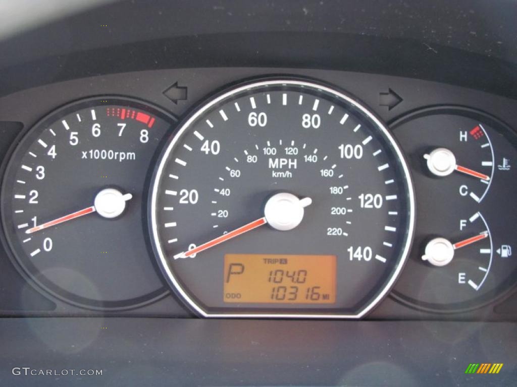 2010 Kia Rondo LX Gauges Photo #39411921