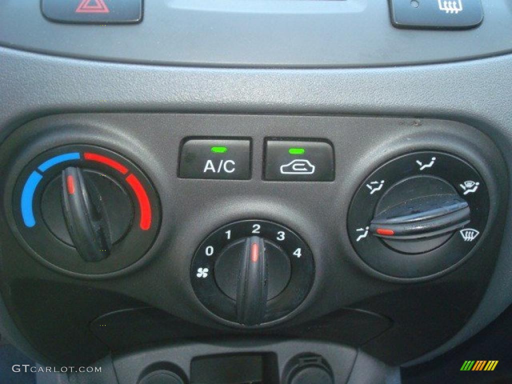 2009 Kia Rio LX Sedan Controls Photo #39412777