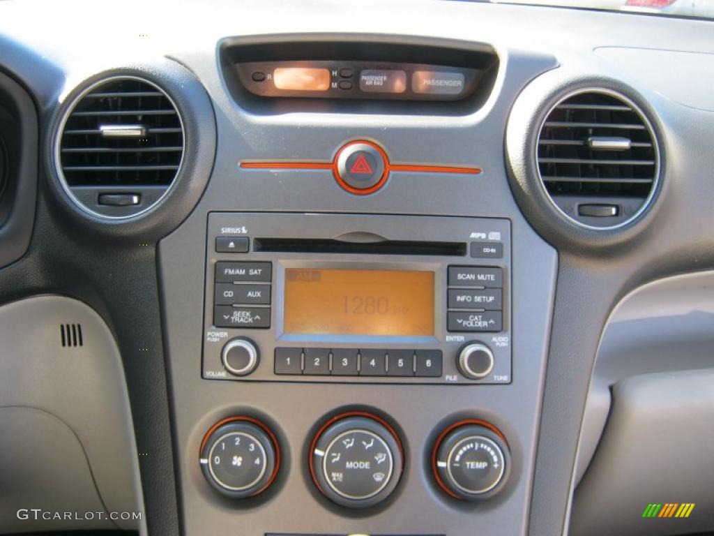2010 Kia Rondo LX Controls Photo #39413853
