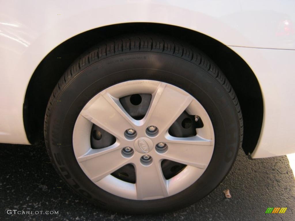 2010 Kia Rondo LX Wheel Photo #39414085