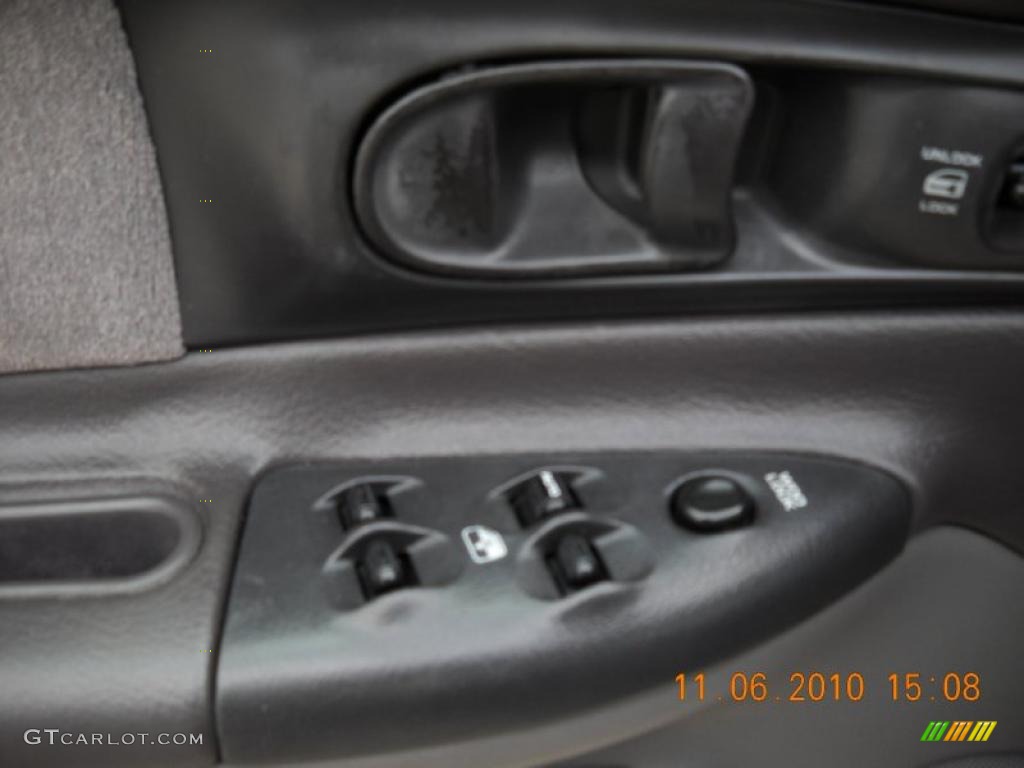 1997 Intrepid Sedan - Deep Amethyst Pearlcoat / Gray photo #10