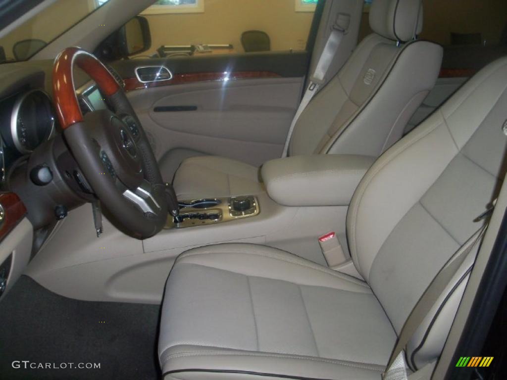 Dark Frost Beige/Light Frost Beige Interior 2011 Jeep Grand Cherokee Overland 4x4 Photo #39415281