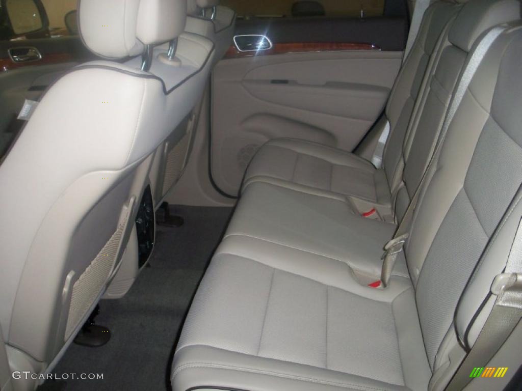 Dark Frost Beige/Light Frost Beige Interior 2011 Jeep Grand Cherokee Overland 4x4 Photo #39415309