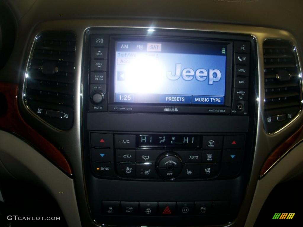 2011 Jeep Grand Cherokee Overland 4x4 Controls Photo #39415341