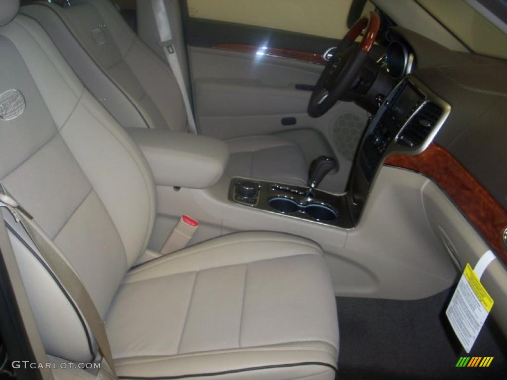 Dark Frost Beige/Light Frost Beige Interior 2011 Jeep Grand Cherokee Overland 4x4 Photo #39415765