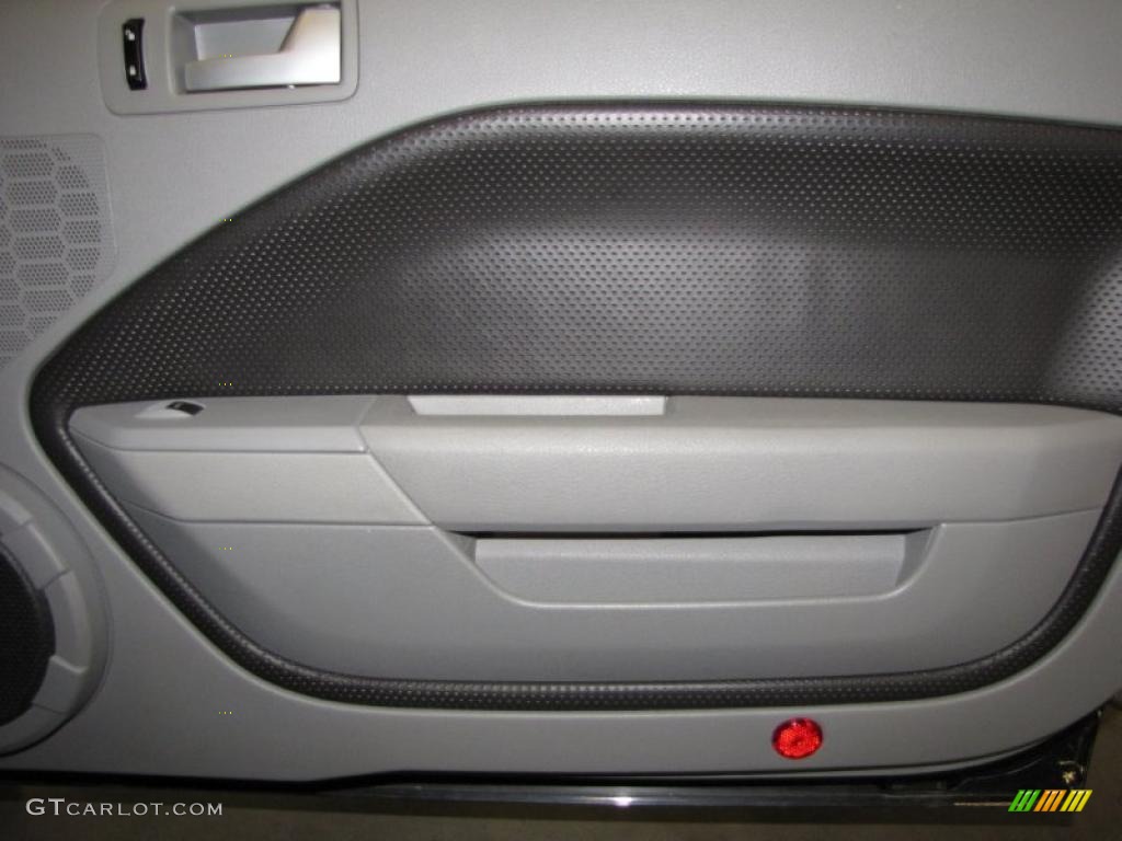 2007 Ford Mustang GT/CS California Special Coupe Black/Dove Accent Door Panel Photo #39419353
