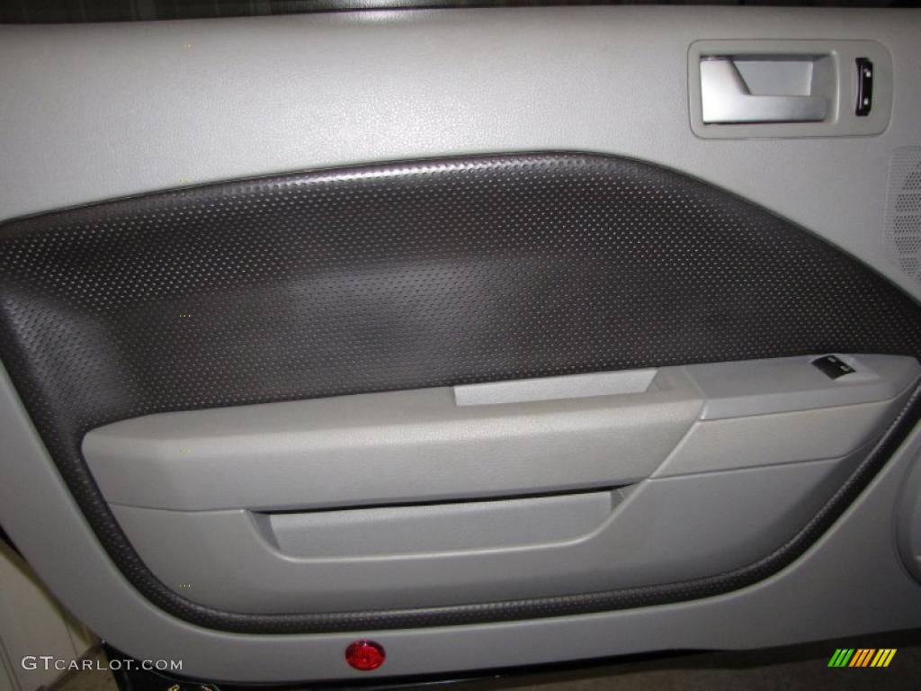 2007 Ford Mustang GT/CS California Special Coupe Black/Dove Accent Door Panel Photo #39419389