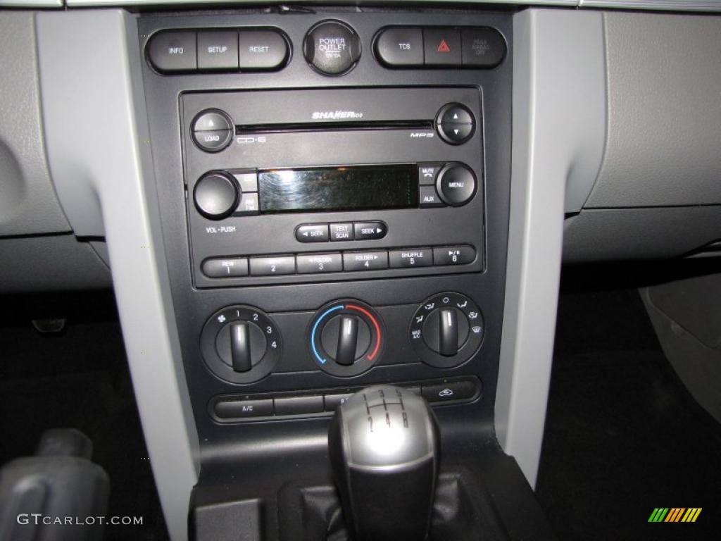 2007 Ford Mustang GT/CS California Special Coupe Controls Photo #39419413