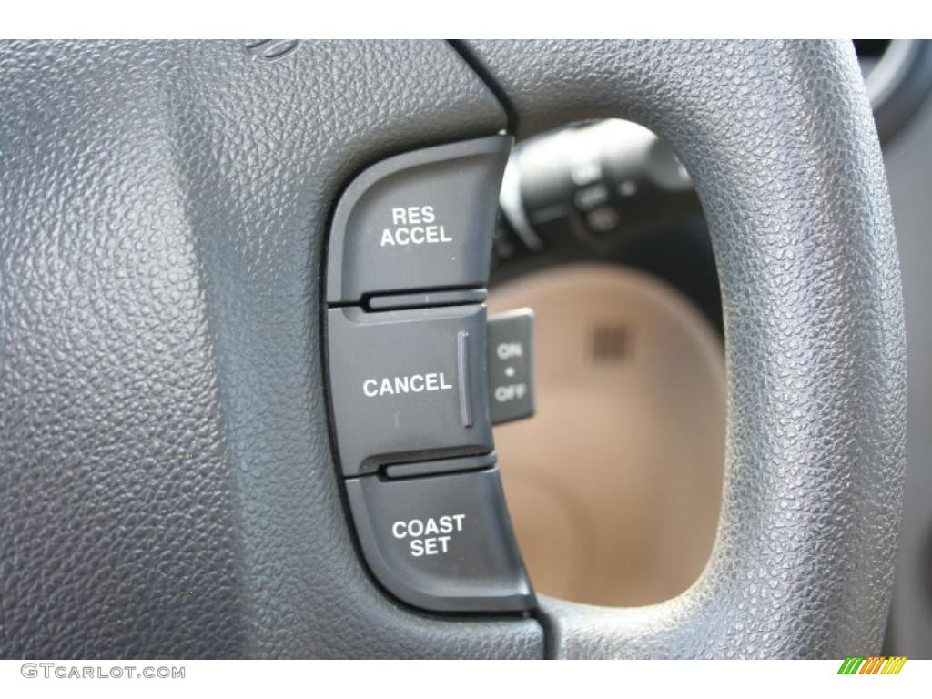 2010 Kia Rondo LX Controls Photo #39419705