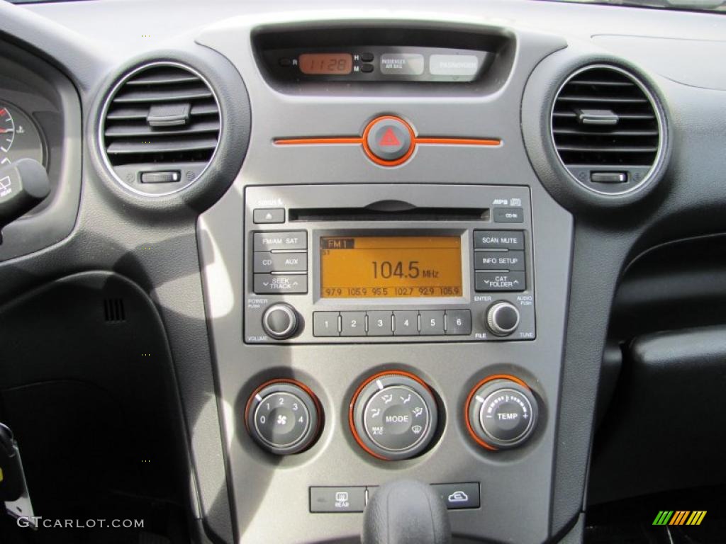 2010 Kia Rondo LX Controls Photo #39419873