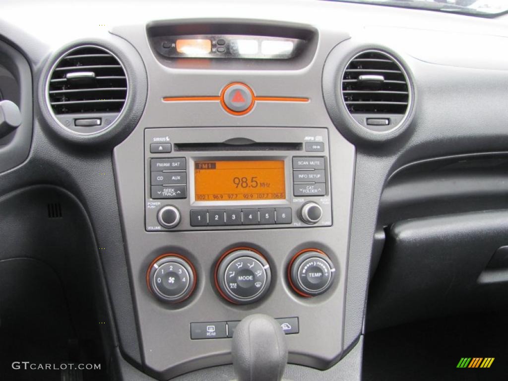2010 Kia Rondo LX Controls Photo #39420073