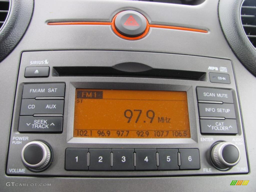 2010 Kia Rondo LX Controls Photo #39420081