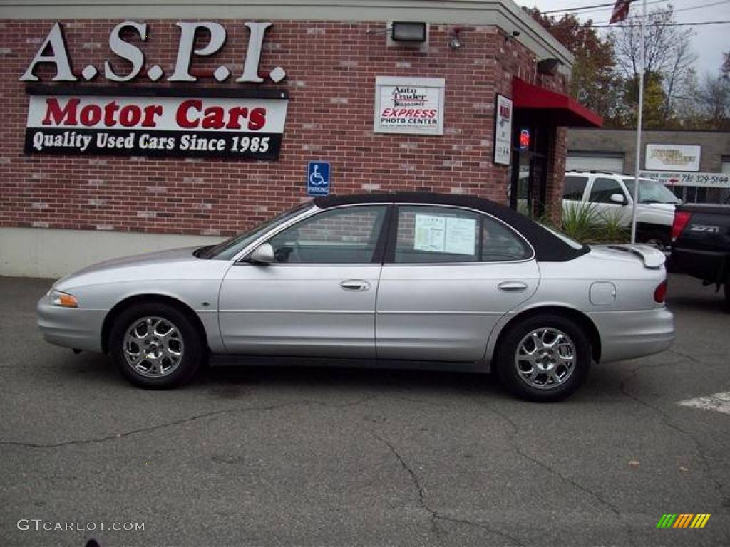 2001 Intrigue GLS - Sterling Metallic / Dark Gray photo #2