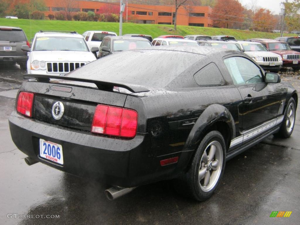 2006 Mustang V6 Premium Coupe - Black / Dark Charcoal photo #2