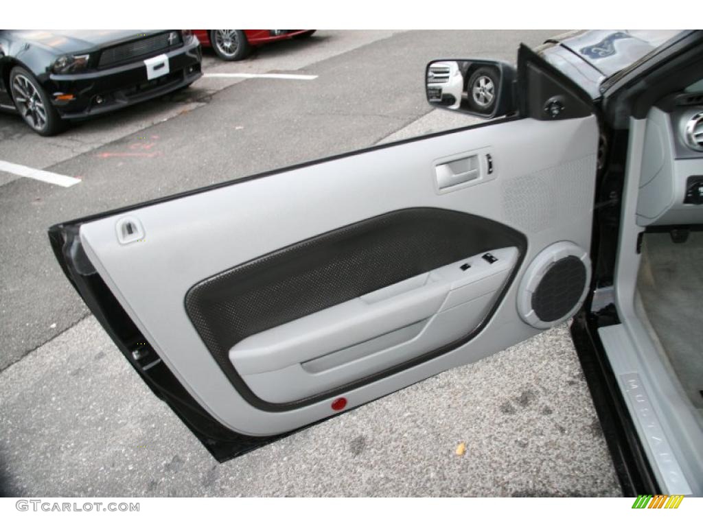 2007 Ford Mustang GT Premium Convertible Light Graphite Door Panel Photo #39422106