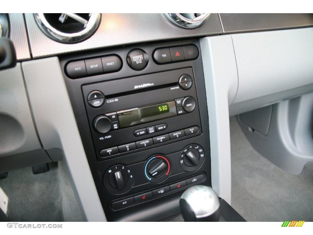 2007 Ford Mustang GT Premium Convertible Controls Photo #39422118
