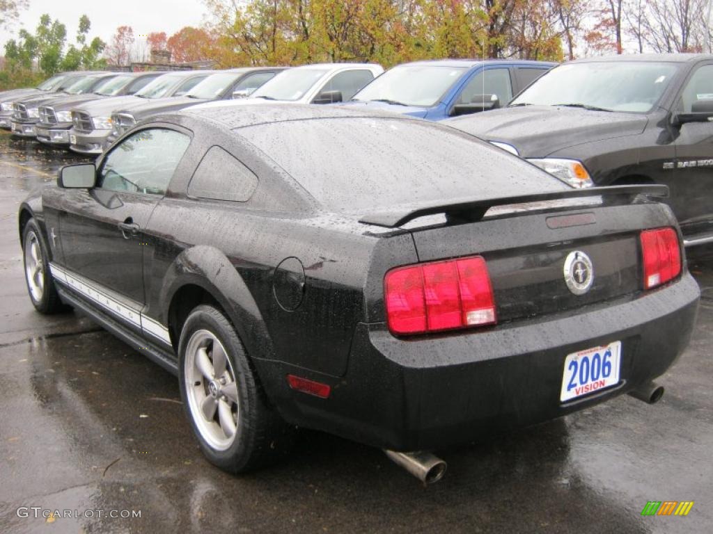 2006 Mustang V6 Premium Coupe - Black / Dark Charcoal photo #20