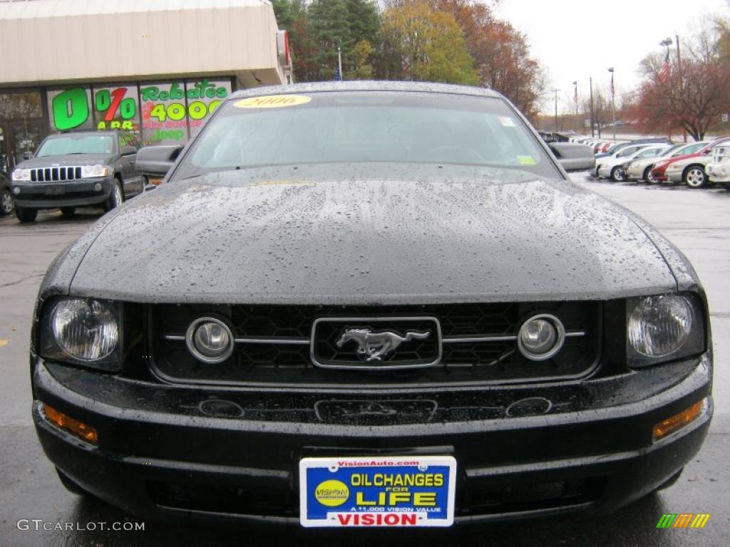 2006 Mustang V6 Premium Coupe - Black / Dark Charcoal photo #23