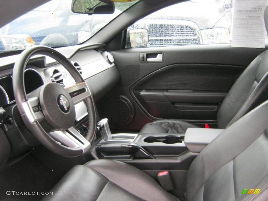 2006 Mustang V6 Premium Coupe - Black / Dark Charcoal photo #27
