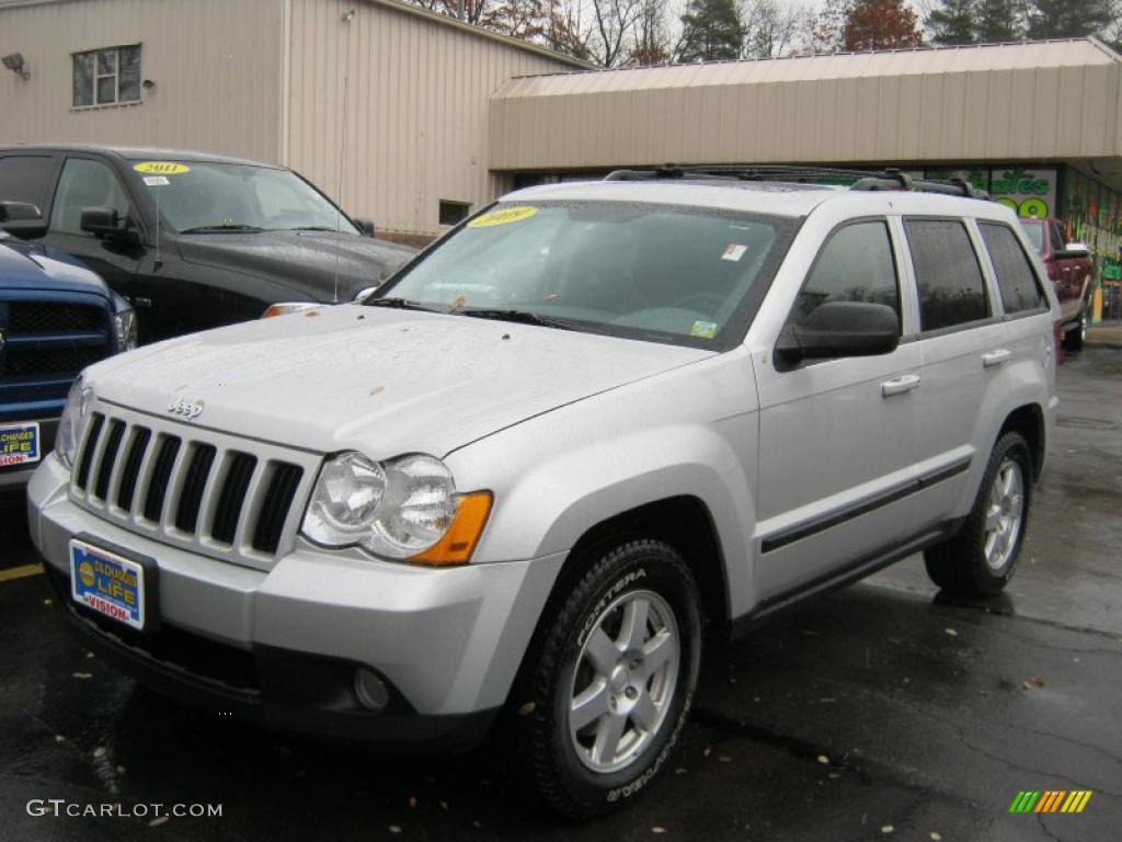 Bright Silver Metallic Jeep Grand Cherokee