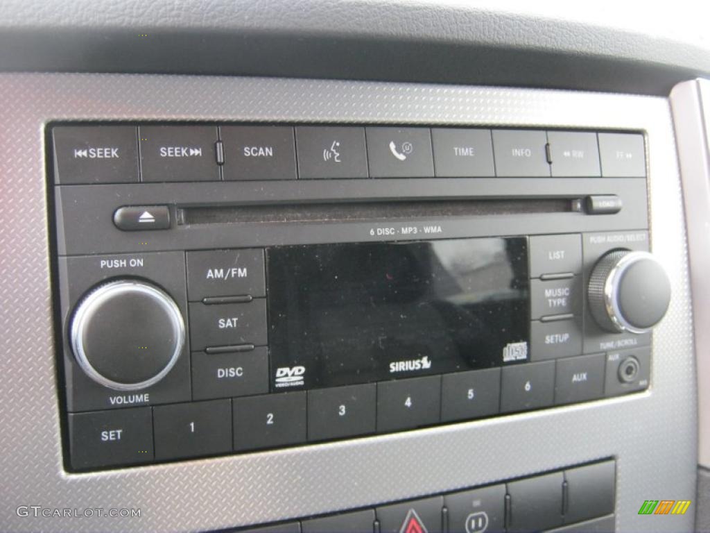 2009 Jeep Grand Cherokee Laredo 4x4 Controls Photo #39422498
